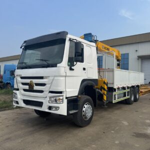 SINOTRUK HOWO 6x4 truck mounted crane with XCMG crane