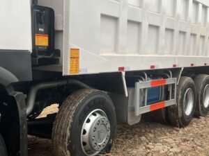 White SINOTRUK HOWO 8x4 dump truck front side view - HICA Vehicle