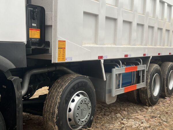 White SINOTRUK HOWO 8x4 dump truck front side view - HICA Vehicle