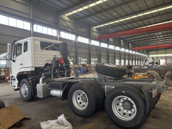 SINOTRUK HOWO NX 6x4 Heavy Duty Chassis and Fifth Wheel